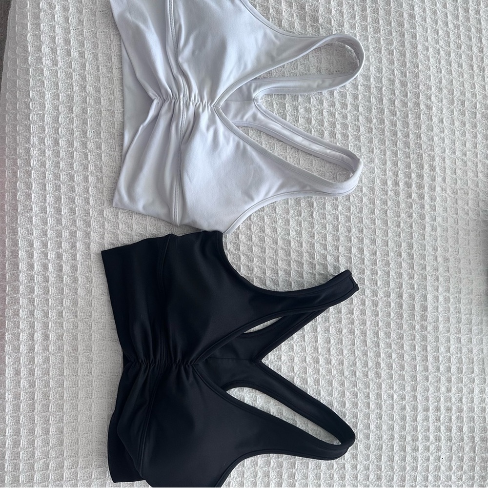 ALO Yoga Bundle White and Black Women's Bra tops